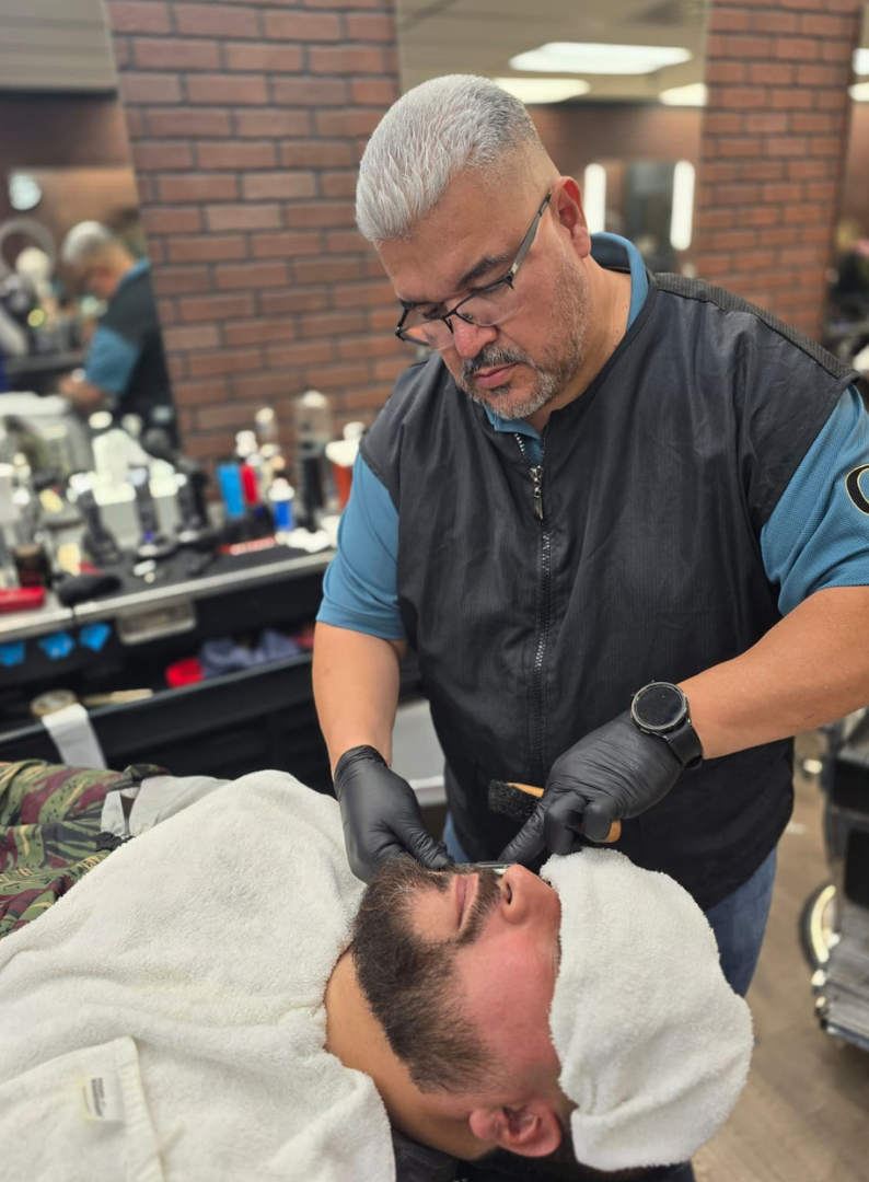 Barbero de Cannos Hair Cuts en Elgin, IL,